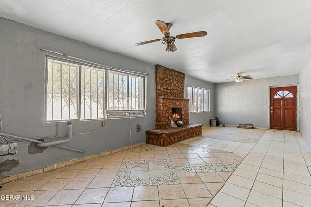 148 CHAMPIE Lane, El Paso, TX 79915