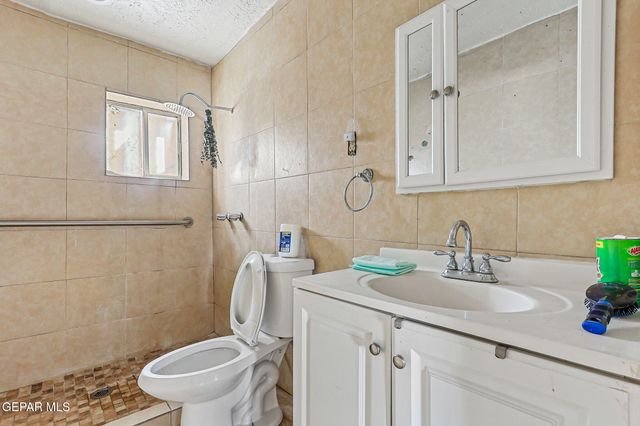 148 CHAMPIE Lane, El Paso, TX 79915