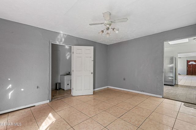 148 CHAMPIE Lane, El Paso, TX 79915