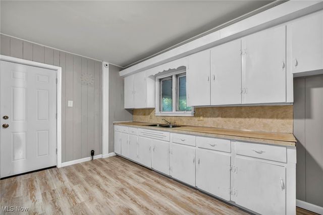 937 W 13th Street, Lorain, OH 44052