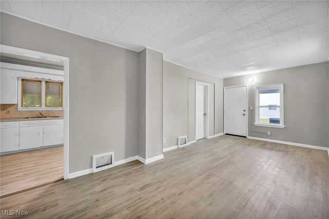 937 W 13th Street, Lorain, OH 44052