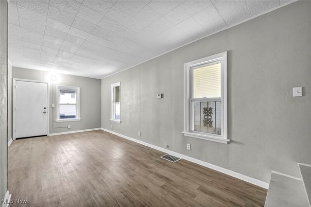 937 W 13th Street, Lorain, OH 44052