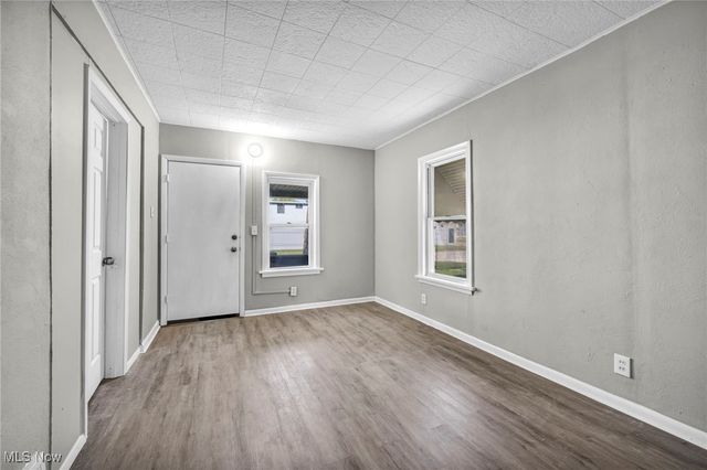 937 W 13th Street, Lorain, OH 44052