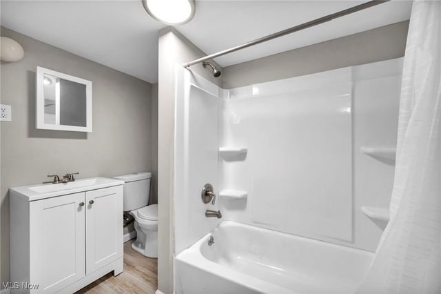 937 W 13th Street, Lorain, OH 44052