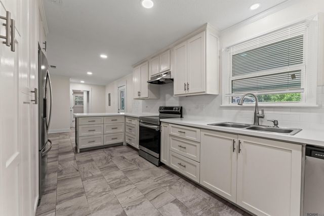 15376 Tiger Bend Rd, Baton Rouge, LA 70817