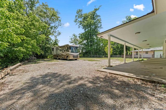 15376 Tiger Bend Rd, Baton Rouge, LA 70817