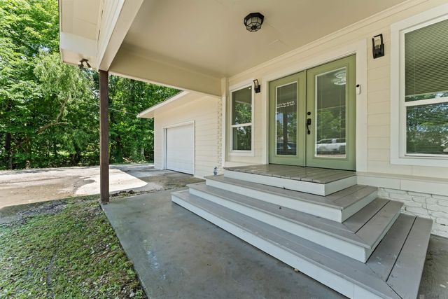 15376 Tiger Bend Rd, Baton Rouge, LA 70817