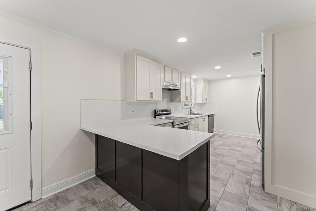 15376 Tiger Bend Rd, Baton Rouge, LA 70817