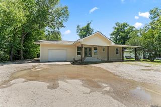 15376 Tiger Bend Rd, Baton Rouge, LA 70817