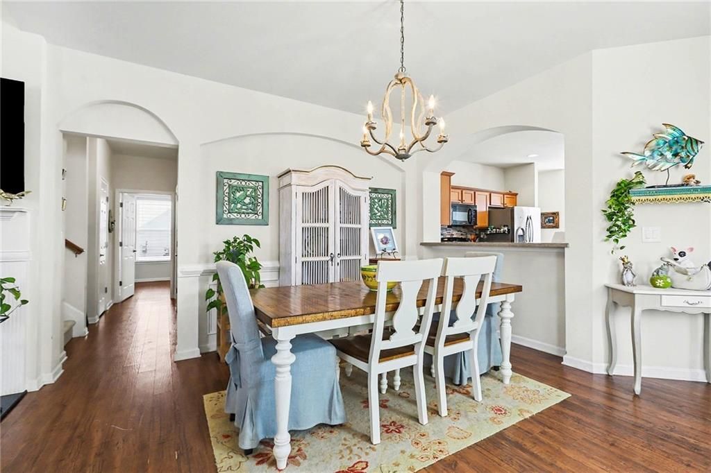 Image 10 of property listing at 5135 Hidden Meadow Drive, Cumming, GA 30040