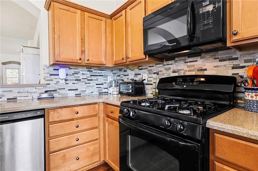 Image 14 of property listing at 5135 Hidden Meadow Drive, Cumming, GA 30040