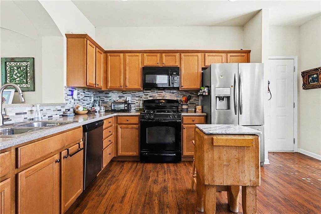 Image 15 of property listing at 5135 Hidden Meadow Drive, Cumming, GA 30040