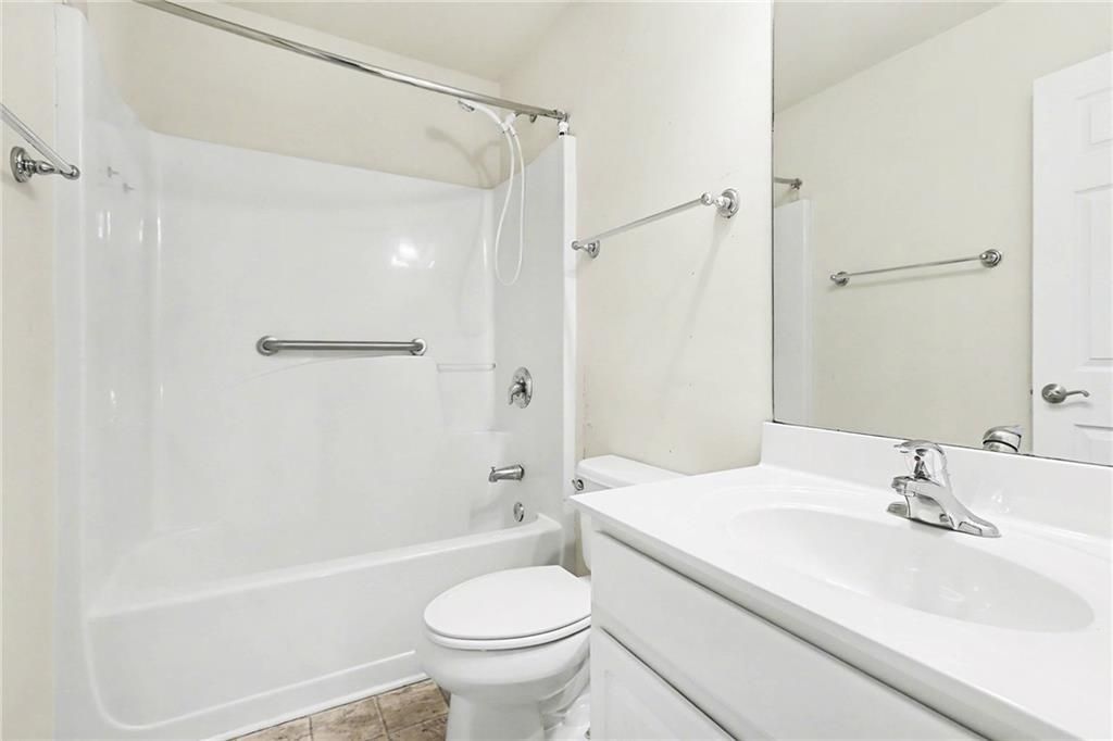 Image 16 of property listing at 5135 Hidden Meadow Drive, Cumming, GA 30040