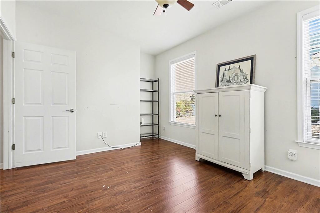 Image 26 of property listing at 5135 Hidden Meadow Drive, Cumming, GA 30040