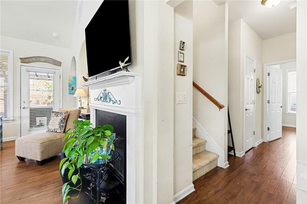 Image 4 of property listing at 5135 Hidden Meadow Drive, Cumming, GA 30040