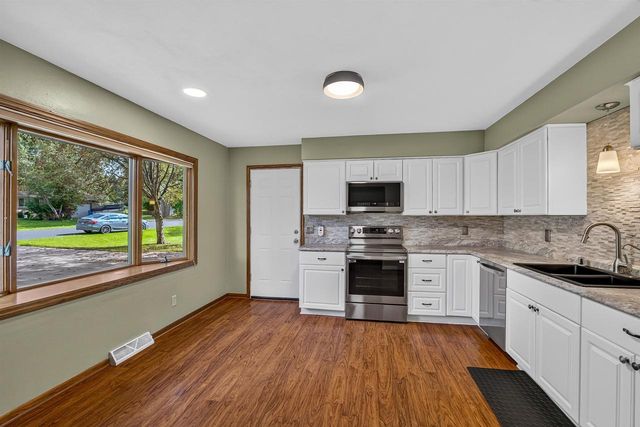 6229 Harvest Lane, Deforest, WI 53532