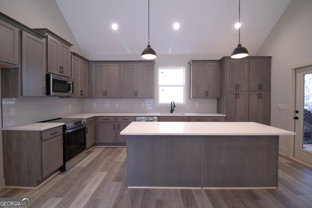 58 Creek Bend Point, Cleveland, GA 30528