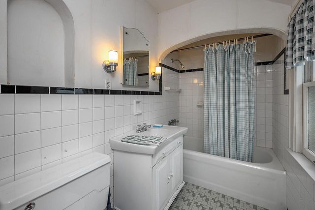 2941 N 72nd STREET, Milwaukee, WI 53210