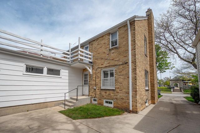 2941 N 72nd STREET, Milwaukee, WI 53210