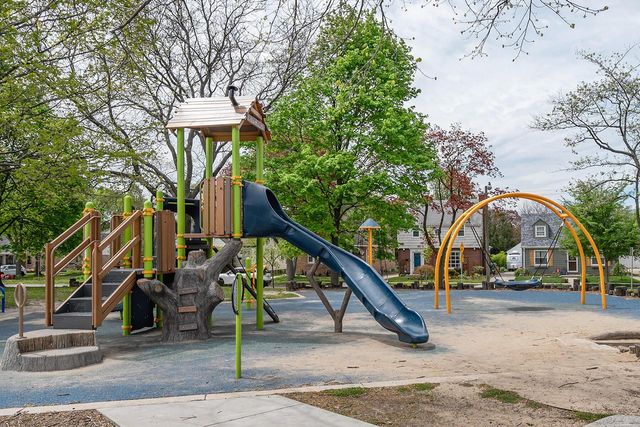 2941 N 72nd STREET, Milwaukee, WI 53210