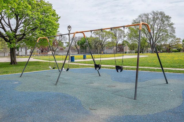2941 N 72nd STREET, Milwaukee, WI 53210