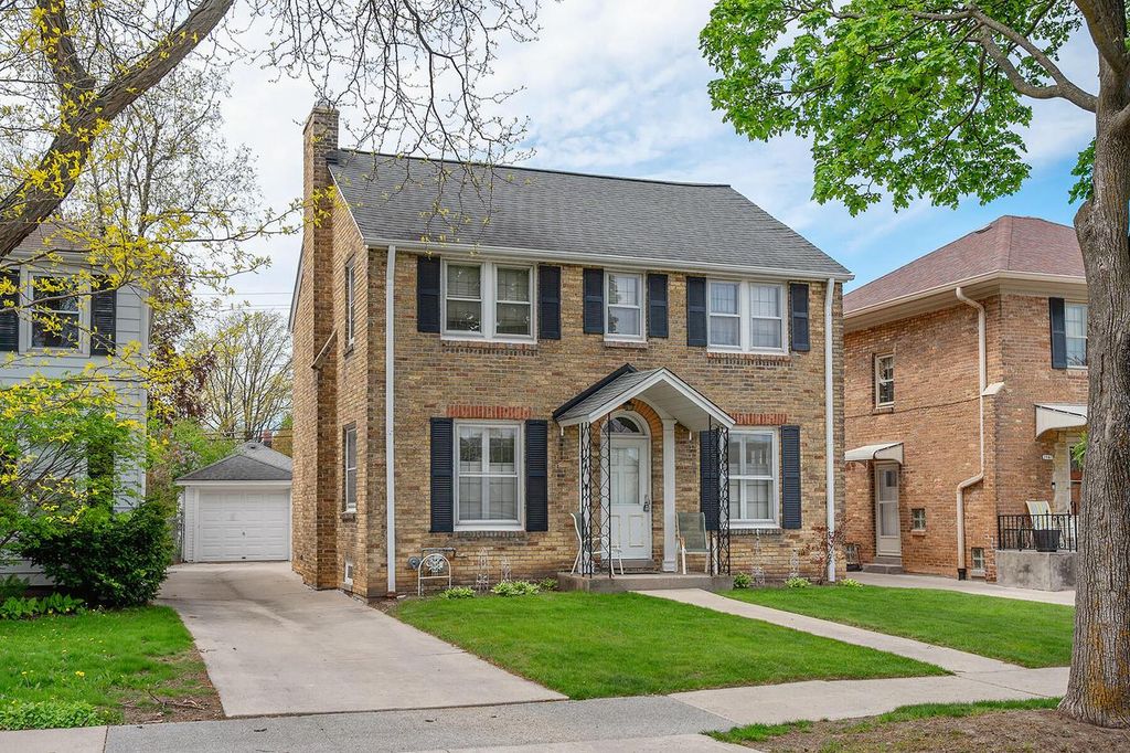 2941 N 72nd STREET, Milwaukee, WI 53210