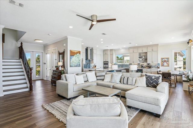 1894 Biscayne Cir Dr, Navarre, FL 32566