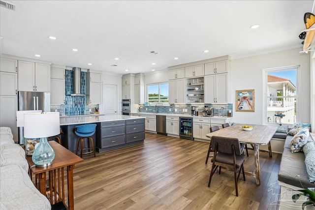 1894 Biscayne Cir Dr, Navarre, FL 32566