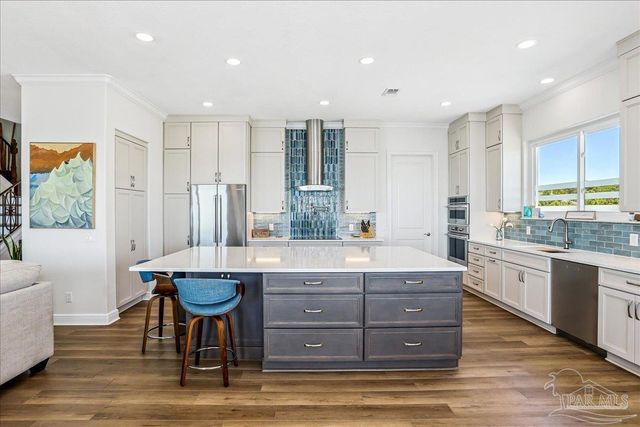 1894 Biscayne Cir Dr, Navarre, FL 32566