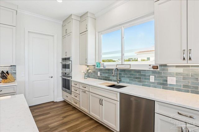 1894 Biscayne Cir Dr, Navarre, FL 32566