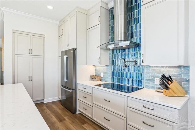 1894 Biscayne Cir Dr, Navarre, FL 32566