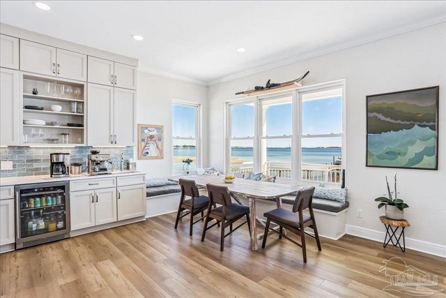 1894 Biscayne Cir Dr, Navarre, FL 32566