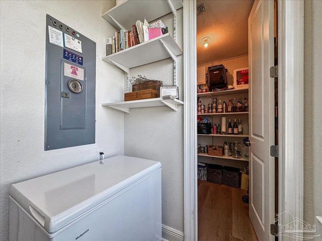 1894 Biscayne Cir Dr, Navarre, FL 32566