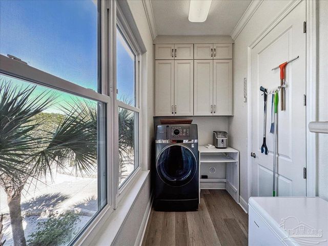 1894 Biscayne Cir Dr, Navarre, FL 32566