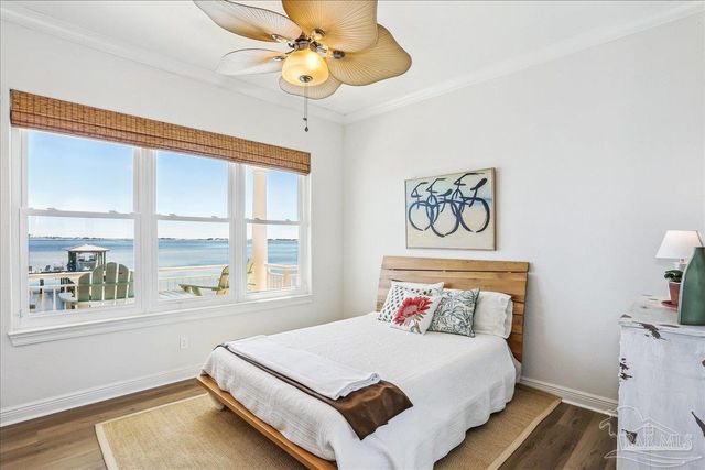 1894 Biscayne Cir Dr, Navarre, FL 32566