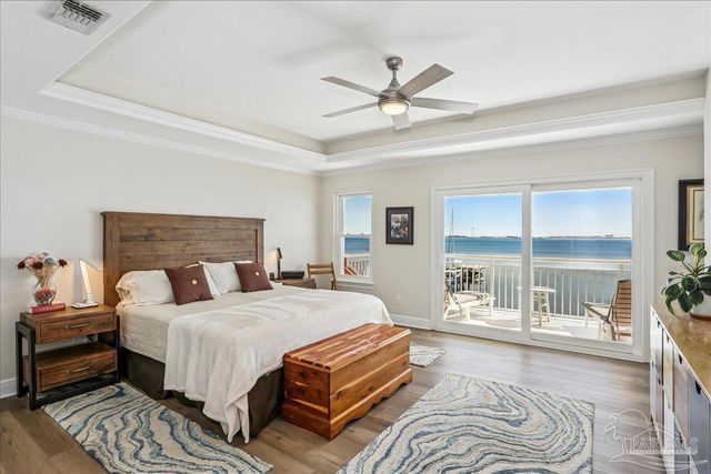 1894 Biscayne Cir Dr, Navarre, FL 32566