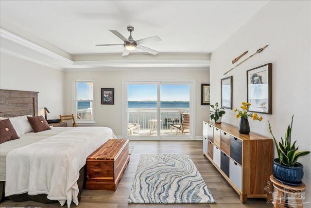 1894 Biscayne Cir Dr, Navarre, FL 32566