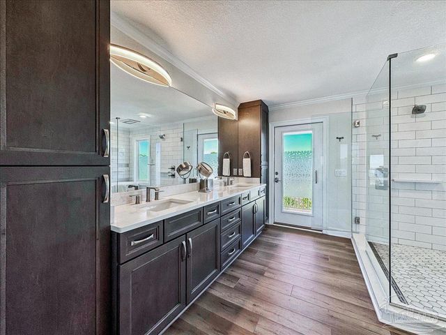 1894 Biscayne Cir Dr, Navarre, FL 32566