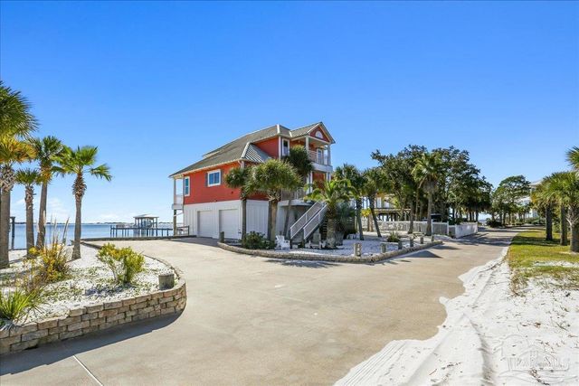 1894 Biscayne Cir Dr, Navarre, FL 32566