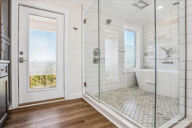 1894 Biscayne Cir Dr, Navarre, FL 32566