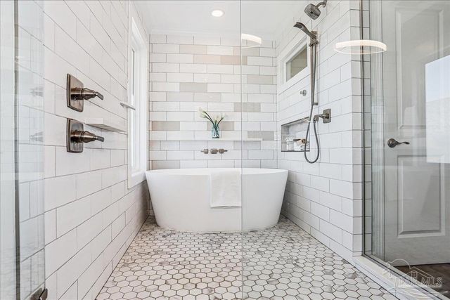 1894 Biscayne Cir Dr, Navarre, FL 32566