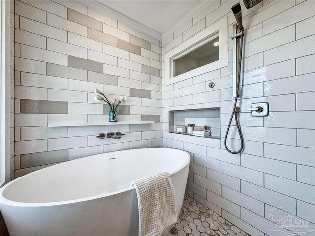 1894 Biscayne Cir Dr, Navarre, FL 32566