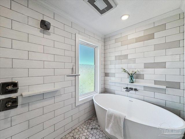 1894 Biscayne Cir Dr, Navarre, FL 32566