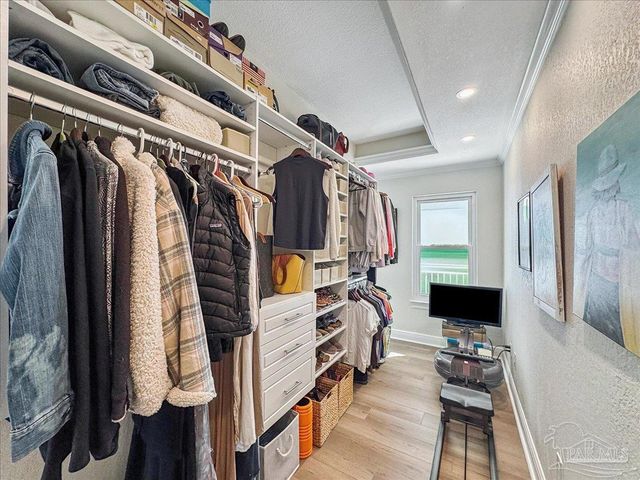 1894 Biscayne Cir Dr, Navarre, FL 32566