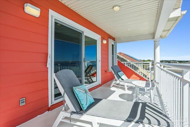 1894 Biscayne Cir Dr, Navarre, FL 32566