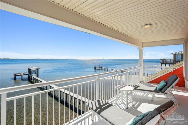 1894 Biscayne Cir Dr, Navarre, FL 32566