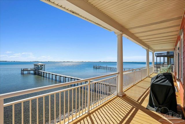 1894 Biscayne Cir Dr, Navarre, FL 32566