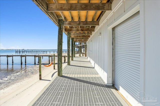 1894 Biscayne Cir Dr, Navarre, FL 32566