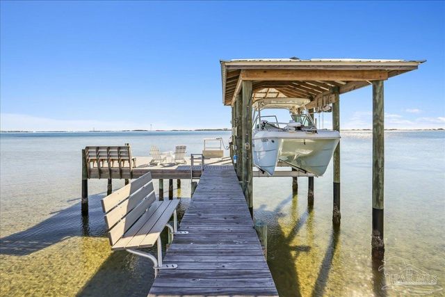 1894 Biscayne Cir Dr, Navarre, FL 32566