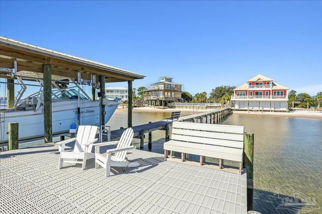 1894 Biscayne Cir Dr, Navarre, FL 32566